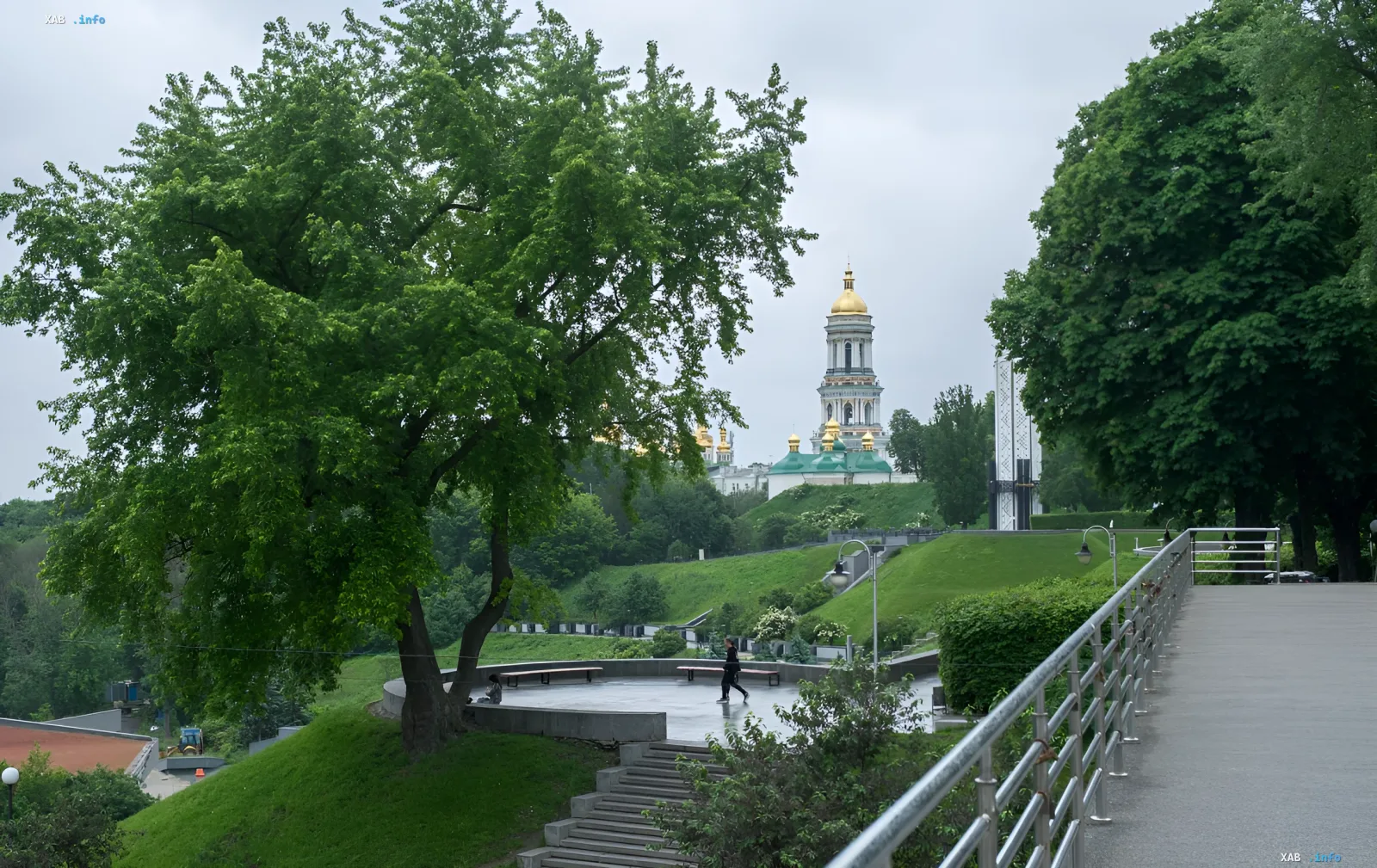 Пасмурный сентябрьский день в украинском парке: приближение осени, дожди и ночное похолодание 3 сентября