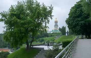 Пасмурный сентябрьский день в украинском парке: приближение осени, дожди и ночное похолодание 3 сентября