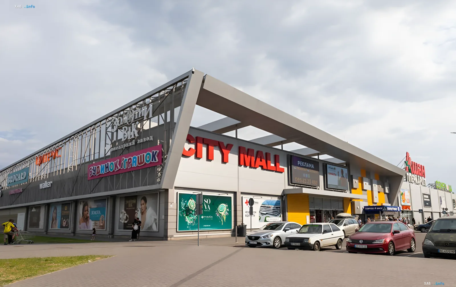 Einkaufs- und Freizeitkomplex City Mall in Saporischschja, vorübergehend für Besucher geschlossen wegen Angriffen auf zivile Objekte
