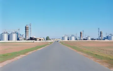 Kornsilos und Elevatoren des Agroholdings „Zemlia i Wolja“ in der Oblast Tschernihiw, im Zentrum der Erbschafts-Schuldenstreitigkeiten