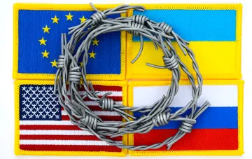 Флаги ЕС, Украины, США и России с колючей проволокой — символ санкционного противостояния и исключения атомного оборудования для Болгарии