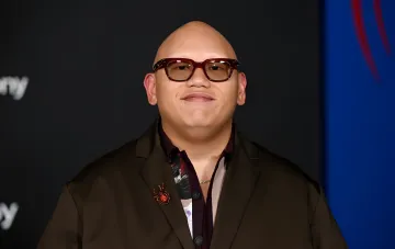 Jacob Batalon at the three-day wedding in southern France: dark blazer, glasses and a spider brooch