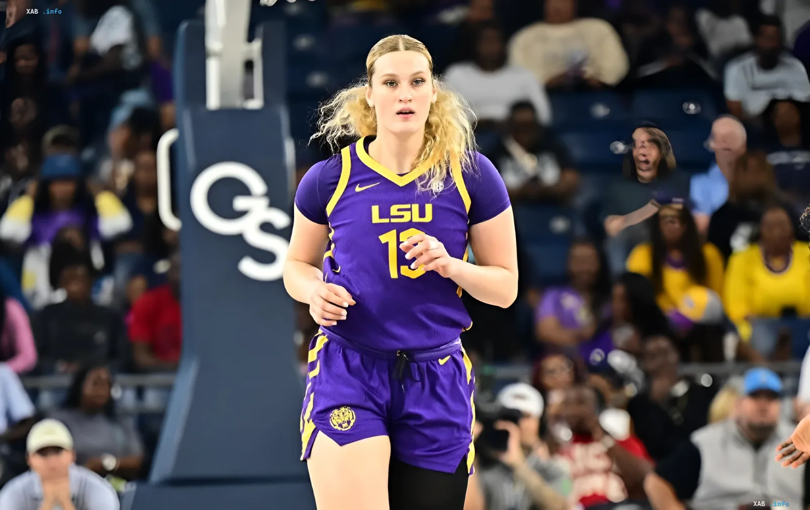 Украинская баскетболистка в форме LSU Tigers во время матча