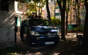 Полноприводный Volkswagen с крышными прожекторами, переданный NAUDI немецким волонтёрам для эвакуации гражданских на Краматорском направлении