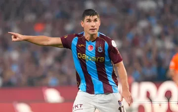 Trabzonspor player wearing number 17 jersey before the friendly match against Zenit in Saint Petersburg