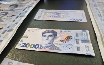 Новая украинская банкнота номиналом 2000 гривен с портретом поэта Василия Стуса, выпущенная Национальным банком Украины