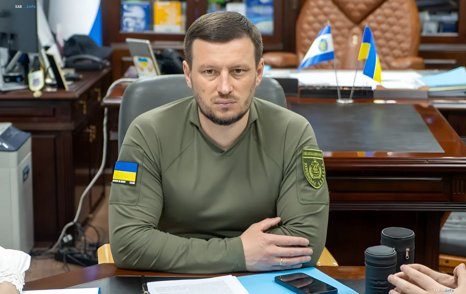 Прокудин у формі з нашиткою Херсонської області попереджає про ризик тривалих відключень світла та тепла взимку
