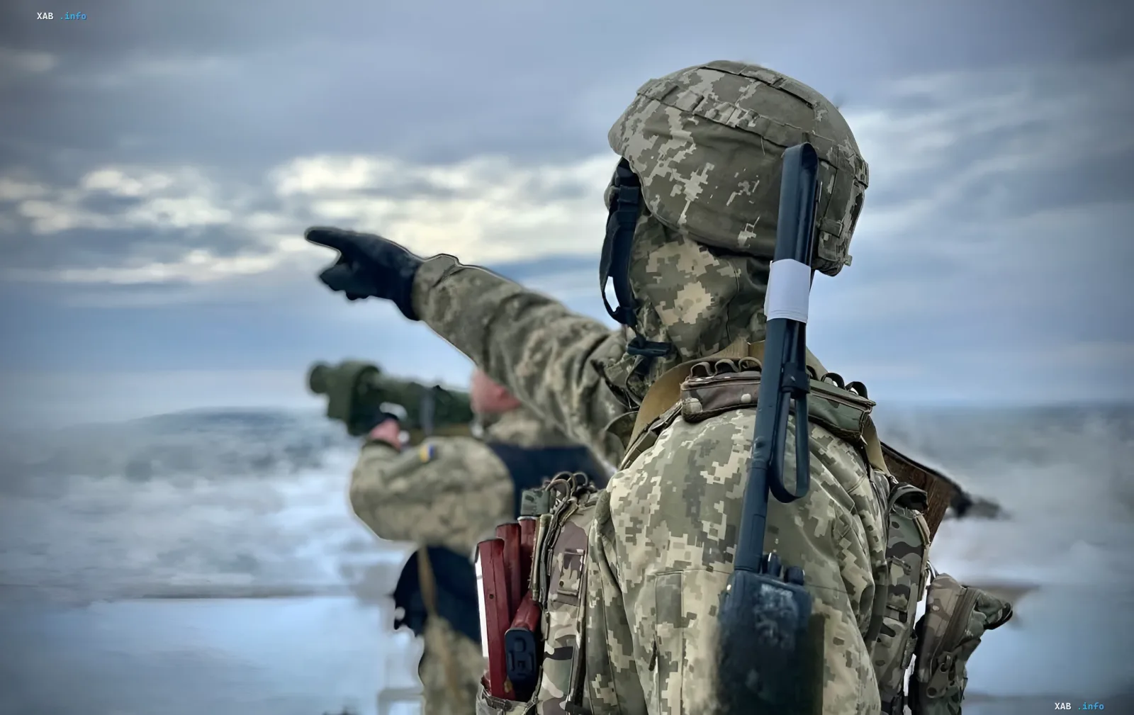 Військові ЗСУ на позиціях у Сумській області ведуть спостереження за лінією фронту, спростовуючи фейк про захоплення села Храпівщина