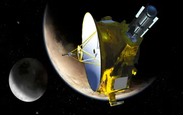 Концептуальный рендер зонда New Horizons с большой антенной и научными приборами на фоне Плутона — аппарат рискует войти в межзвёздное пространство без работающих детекторов частиц
