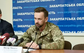 Chef der Militärverwaltung von Zakarpattia, Viktor Mykyta, bei einem Briefing zum 24/7-Betrieb der Regionalen Militärverwaltungen