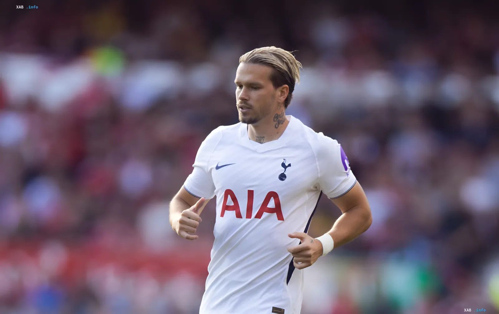 Mychajlo Mudryk im weißen Trikot von Tottenham Hotspur bei seinem Debütspiel für den Verein