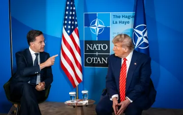 Генсек НАТО Марк Рютте и Дональд Трамп на саммите в Гааге обсуждают оборону альянса перед учениями «Северный Викинг»