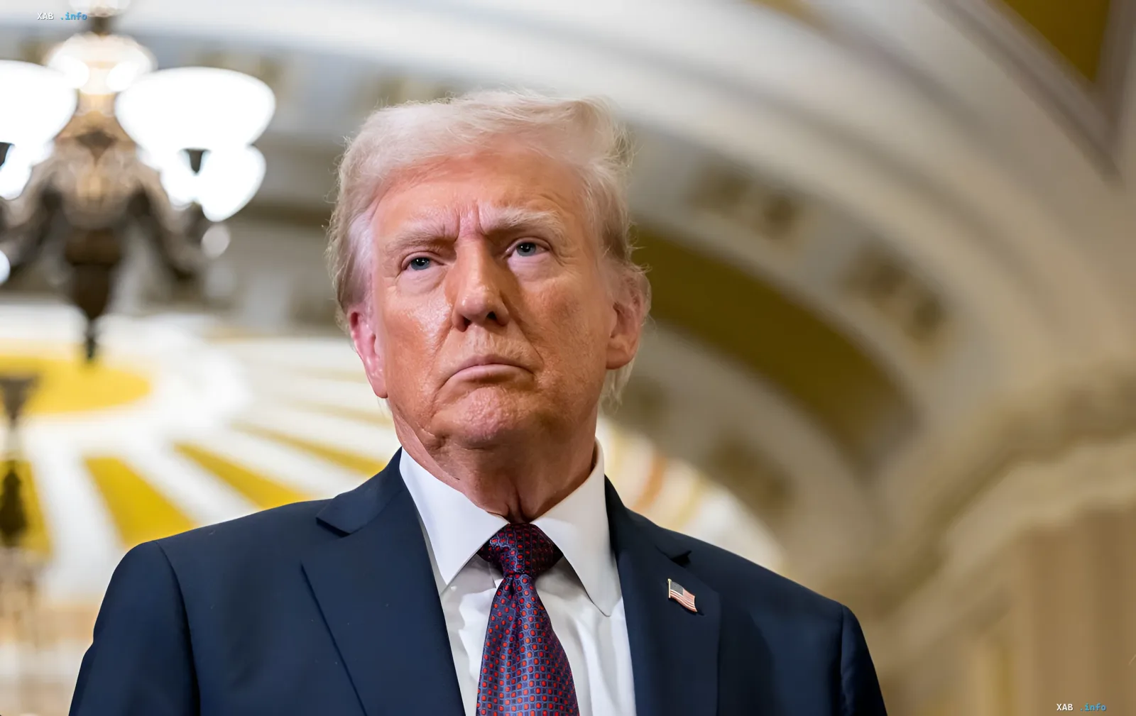 Дональд Трамп в официальном костюме: президент США поручил подготовить «пакет для мира» по Украине