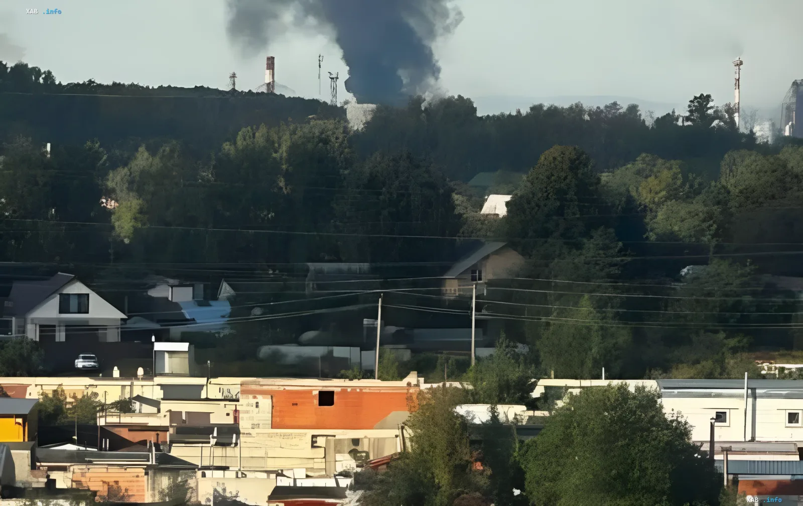 Дым над Рязанским НПЗ после удара беспилотников: пожар на нефтеперерабатывающем заводе