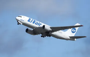 Грузовой Boeing 767-300F UTair в полете: модель, фигурирующая в деле о катастрофе Amazon Prime Air в Майами