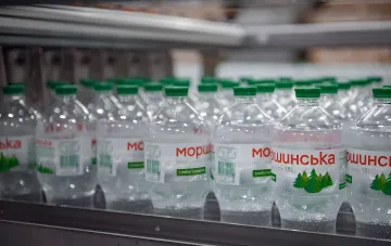 Бутылки минеральной воды «Моршинська» на полке магазина — актив IDS Ukraine, вокруг которого разгорелся спор семьи Патаркацишвили с АРМА