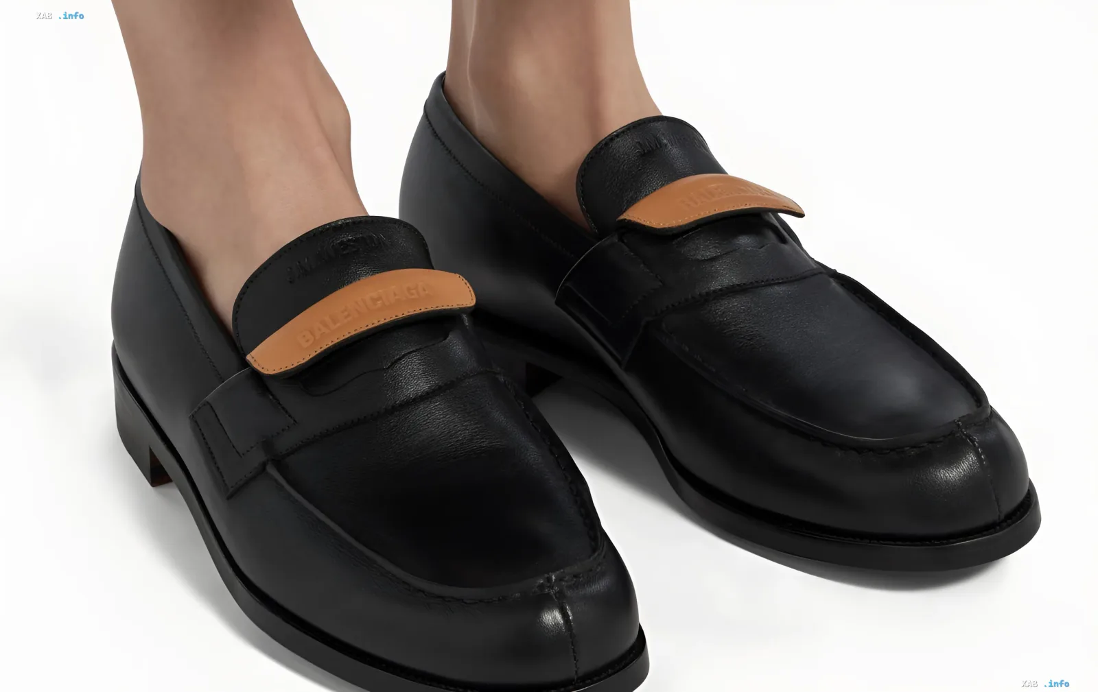 Чёрные кожаные лоферы на низком каблуке kitten heel с контрастной вставкой — тренд осени 2026