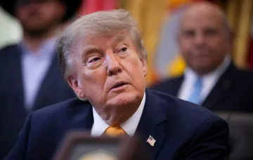 Donald Trump mit auffällig dunkleren Haaren: Friseur nennt es Tarnung, keinen Zufallsstil