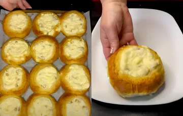 Мягкие ватрушки с кисломолочным сыром и изюмом на противне и в руке — домашняя выпечка по пошаговому рецепту на 12 булочек