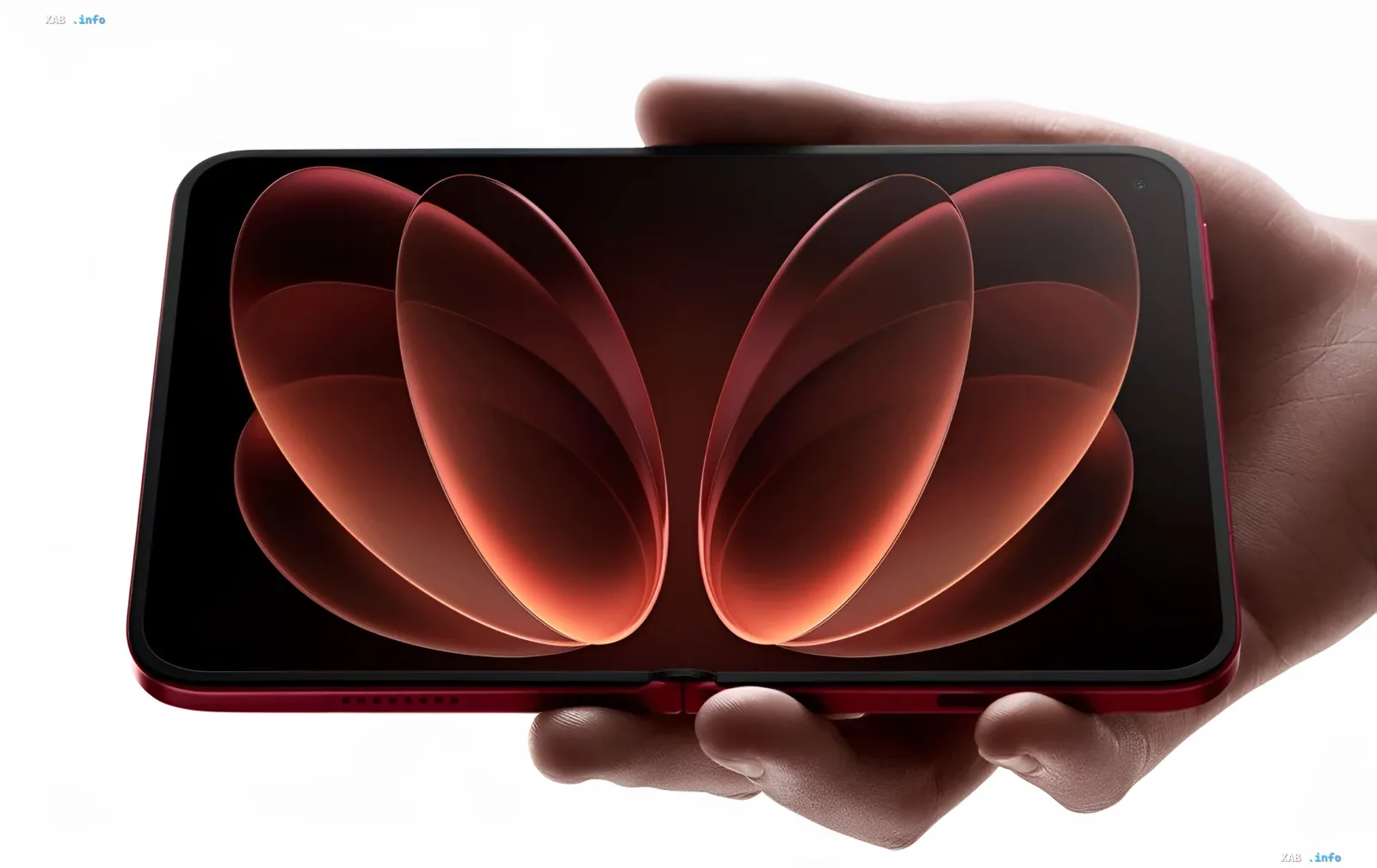 Складной смартфон Xiaomi 18 Fold в красном корпусе, развернутый в руке, с красным цветочным обоем на экране