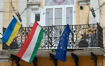 Flags of Ukraine, Hungary and the EU on a balcony — symbol of the dispute over frozen Russian assets