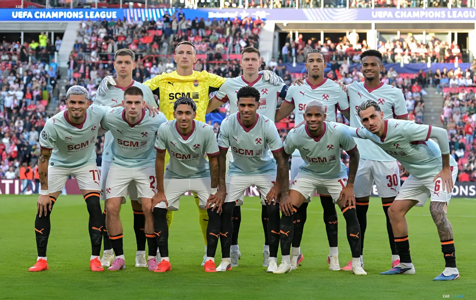 Teamfoto von Schachtar Donezk vor dem ersten Spieltag der UEFA Champions League: die jüngste Startelf von Arda Turan
