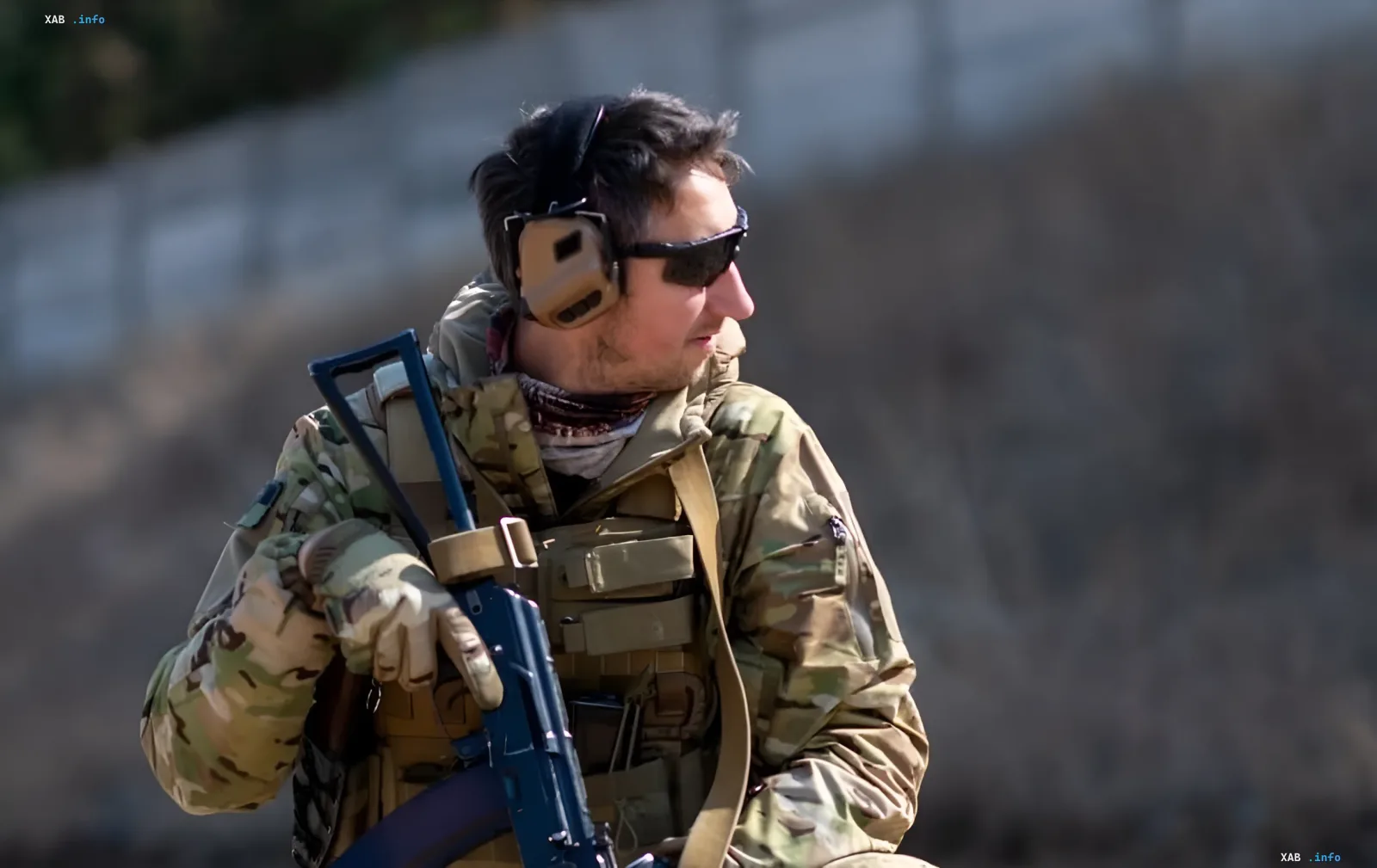 Former tennis player Serhiy Stakhovsky in camouflage and tactical vest with a rifle on his back — a fighter of the SBU special unit 'Alpha'
