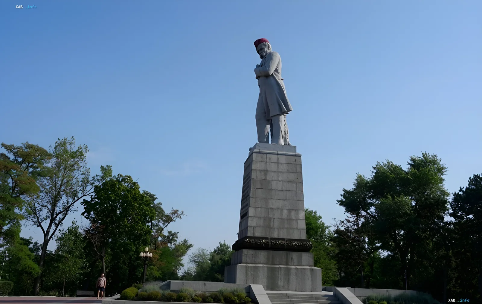 Taras Shevchenko monument in Dnipro with a large maroon beret placed on the sculpture's head