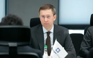 Kostiantyn Korezkyj bei einem Sovcomflot-Meeting: Aussage, dass eingefrorene russische Aktiven für die Ukraine verwendet werden müssen