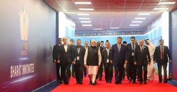BRICS-Staatschefs gehen den roten Teppich beim Gipfel in Neu-Delhi entlang, bevor sie die Deklaration zur Multipolarität verabschieden und die Präsidentschaft an China übergeben
