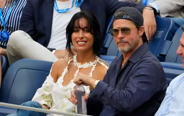 Брэд Питт и Инес де Рамон на трибунах финала US Open в Нью-Йорке