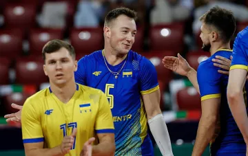 Гравці збірної України з волейболу святкують перемогу над Португалією на Євро-2026, очоливши групу B