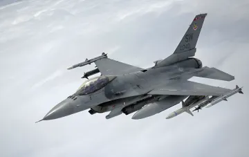 Истребитель НАТО F-15 Eagle в полёте — перехват дрона, нарушившего воздушное пространство Литвы со стороны Беларуси