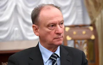 Офіційний представник Кремля Дмитро Пєсков на тлі, де в Москві пролунали загрози на адресу Польщі про знищення її державності