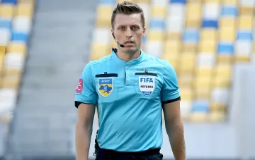 Український арбітр у формі FIFA REFEREE 2024 перед матчем «Ювентуса» в Лізі Європи