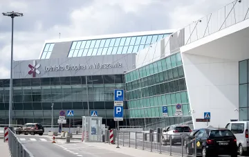 Будівля аеропорту Шопена у Варшаві, де евакуювали частину терміналу через залишений багаж