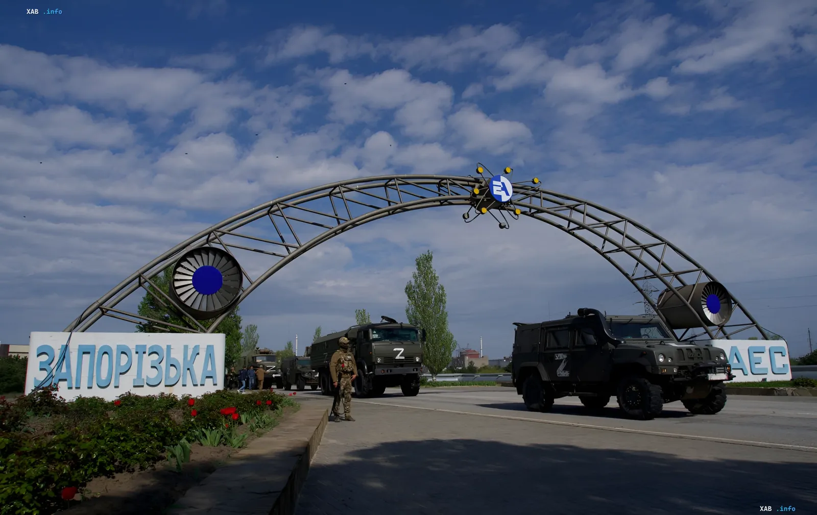 Российская военная техника с буквой Z на территории Запорожской АЭС, все шесть блоков которой в холодной остановке