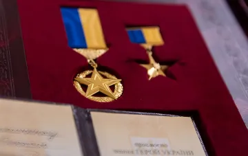 Hero of Ukraine medal and certificate, the award of which Zelensky revoked for Major Spasskykh