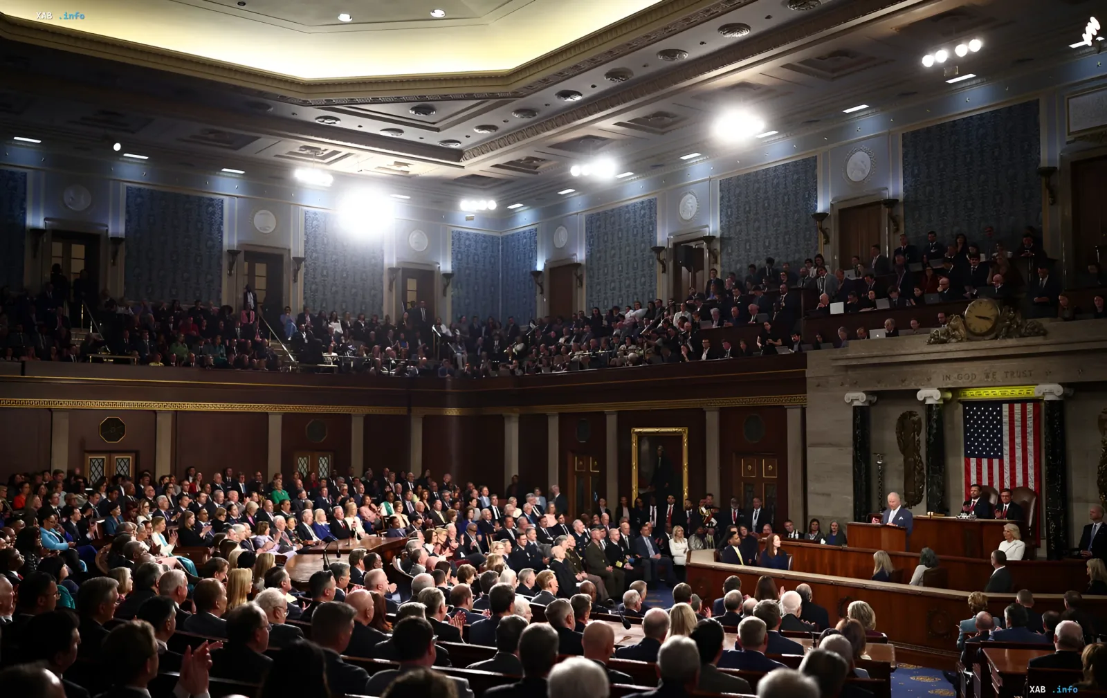 Sitzung des US-Kongresses: Saal des Repräsentantenhauses, in dem Demokraten eine 15-Milliarden-Darlehen-Änderung für die Ukraine in das Sanktionsgesetz einbrachten