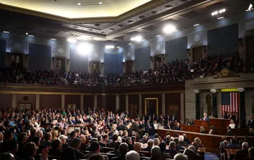 Sitzung des US-Kongresses: Saal des Repräsentantenhauses, in dem Demokraten eine 15-Milliarden-Darlehen-Änderung für die Ukraine in das Sanktionsgesetz einbrachten