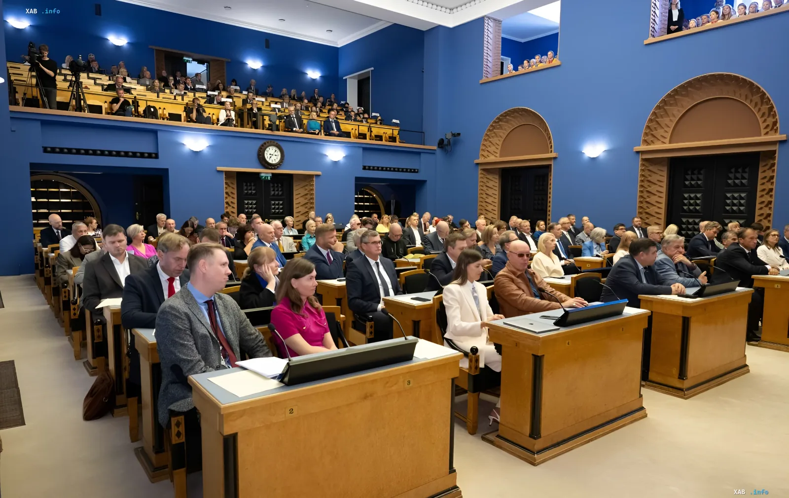 Заседание Рийгикогу — парламента Эстонии, где обсуждается законопроект о закреплении военной и финансовой помощи Украине на уровне 0,25% ВВП