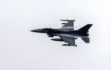 Немецкий истребитель Eurofighter Typhoon в полёте, который Германия направит в Латвию для прикрытия воздушного пространства во время парламентских выборов