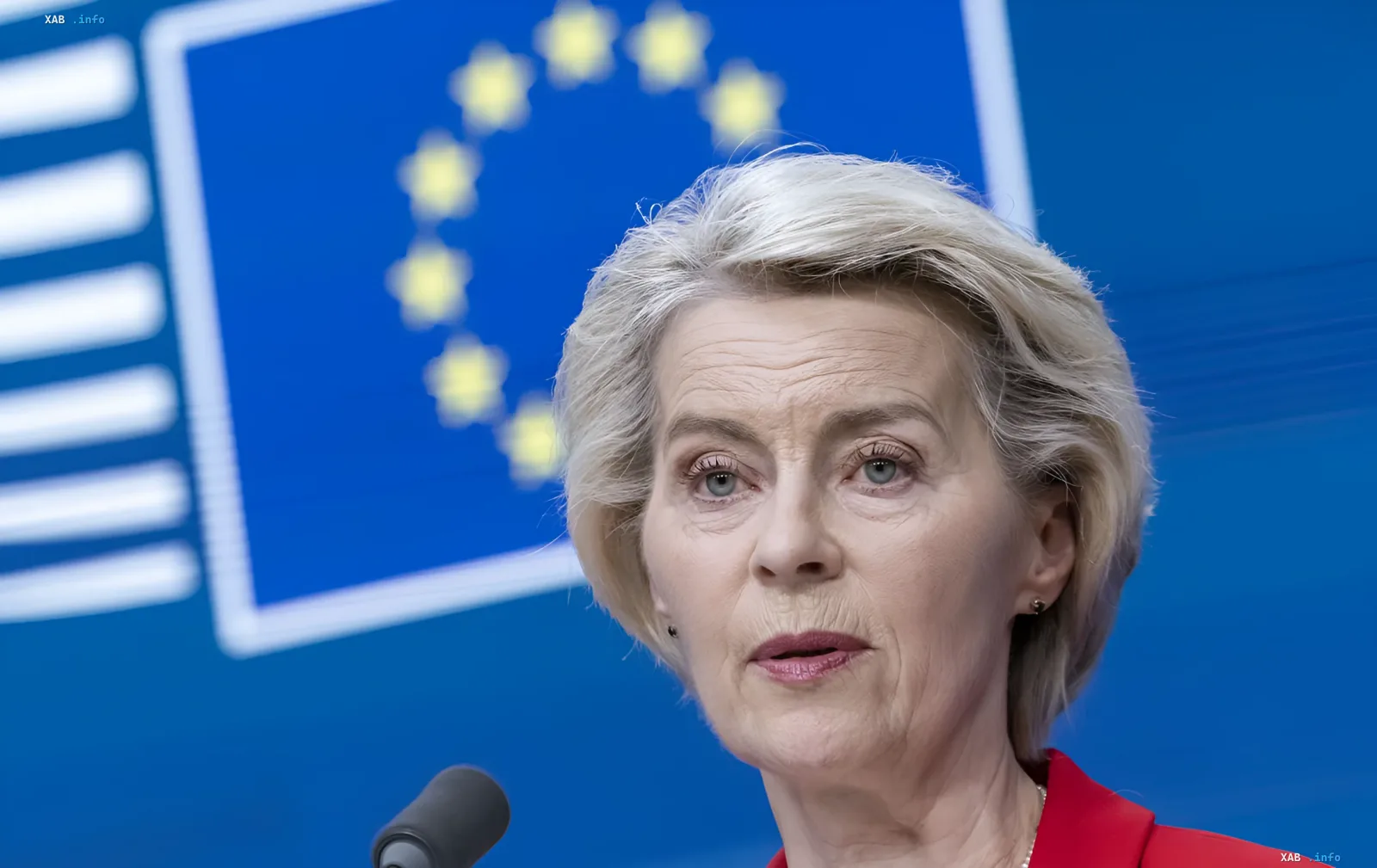 Урсула фон дер Ляен виступає на тлі прапора Європейського Союзу, повідомляючи про готовність запропонувати Канаді статус асоційованого члена ЄС