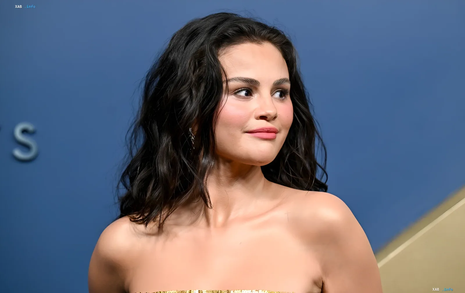 Selena Gomez bei einer öffentlichen Veranstaltung zeigt ihre natürliche Schönheit und dichte Augenbrauen, über die sie kürzlich in einem Interview sprach