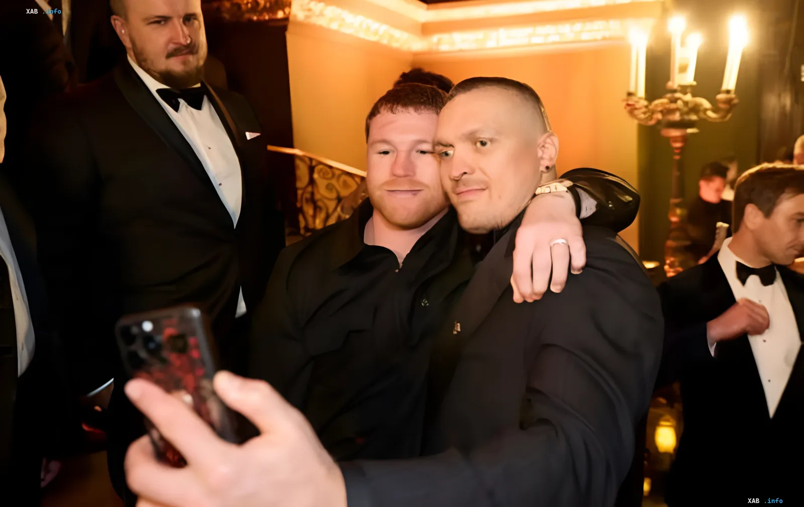Usyk and Canelo Alvarez take a selfie after their joint training camp in Spain ahead of the October Riyadh show