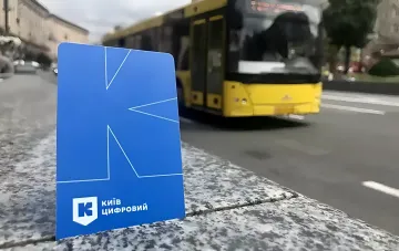 Kyiv Digital card in front of a trolleybus: Kyiv city hall to refund unused trips at old fares