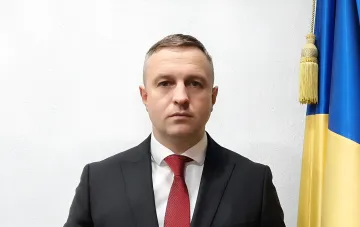 И.о. генерального прокурора Ковальский в официальном портрете на фоне украинского флага после первого заявления о приоритетах работы прокуратуры