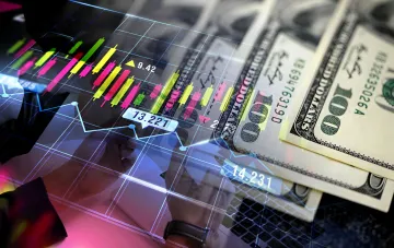 Курс доллара НБУ на 21 сентября 2026 года: стопки долларовых купюр и график колебаний валютного курса на фоне вопроса о доходности депозитов