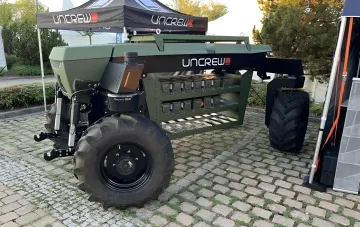 Автономный военный робот Uncrew IC 12 Defence с грузовой платформой для паллет с боеприпасами