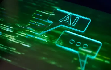 Неоновые диалоговые окна с надписью AI на фоне программного кода — символ ИИ-системы, сгенерировавшей ложный разведотчёт о китайском корабле